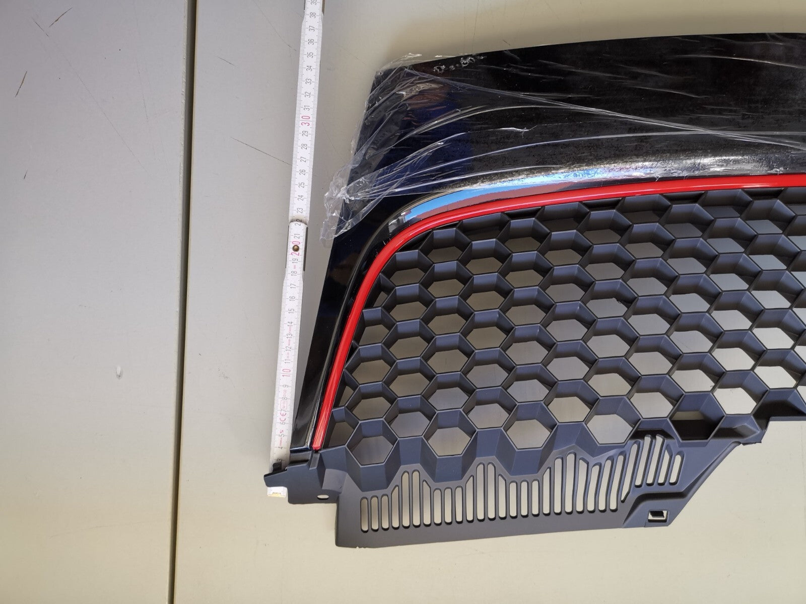 Frontgrill Kühlergitter Kühlergrill passend  für VW Golf V 5 1K1 Logo 1K0853651E