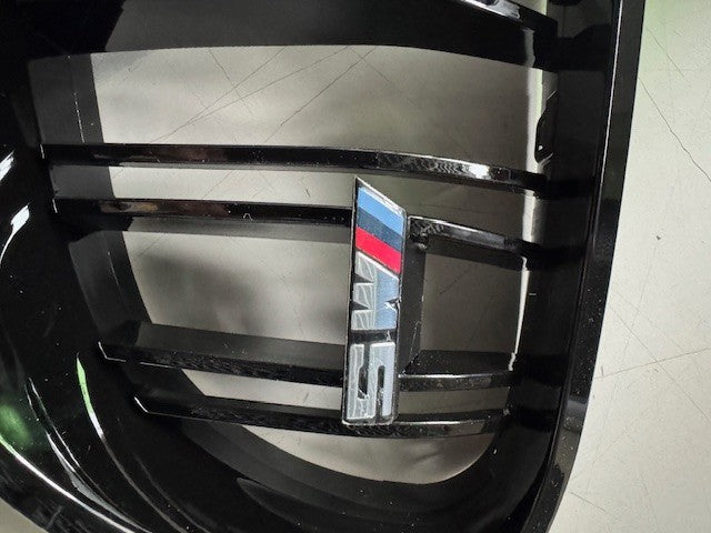 Kühlergrill Frontgrill SET Schwarz Nieren Doppelsteg für BMW 5er M5 (Beschädigt)
